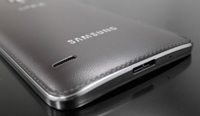 galaxy-s5-with-plastic-body-and-faux-leather